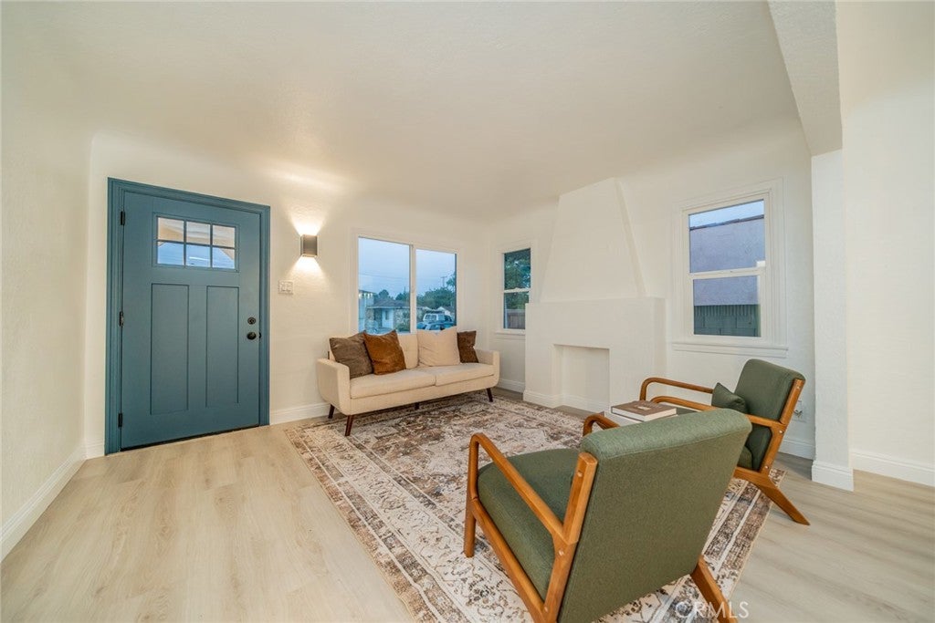 1315 E 55th
