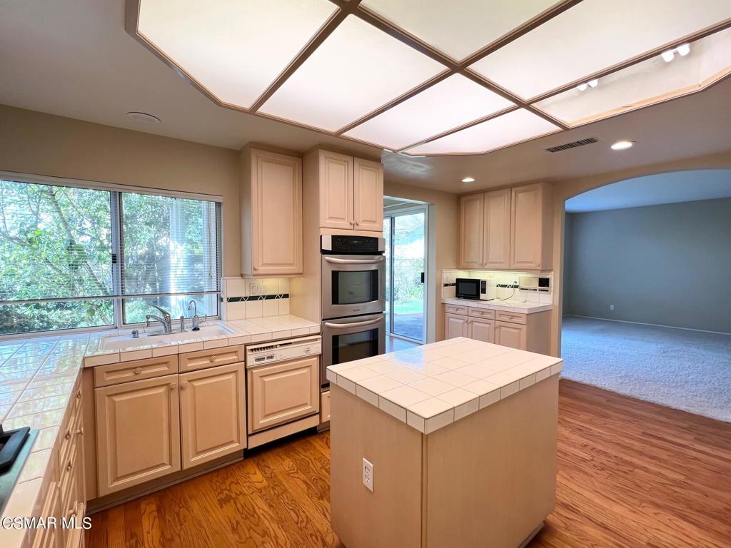 Executive I / Rancho Conejo-390 - 1004342 - Residential Lease