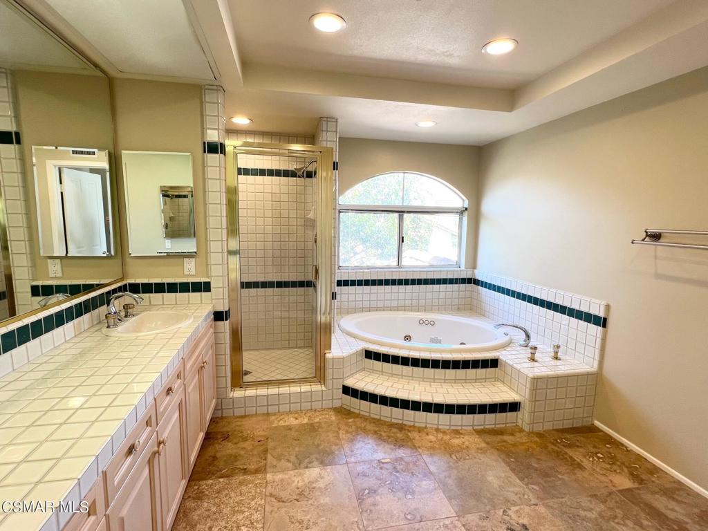 Executive I / Rancho Conejo-390 - 1004342 - Residential Lease