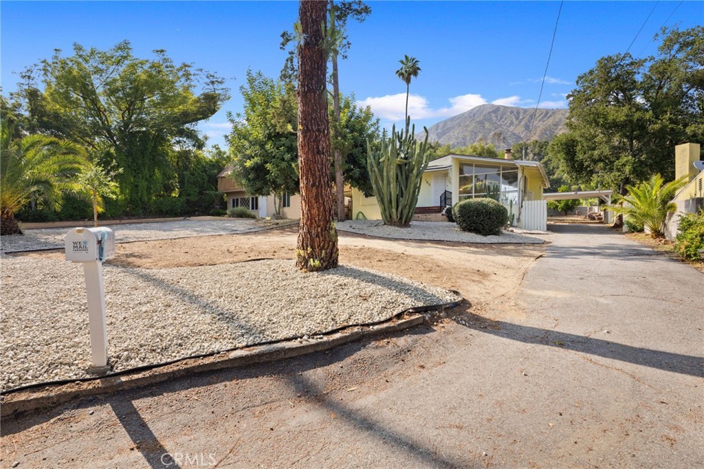 181 E Alegria Avenue