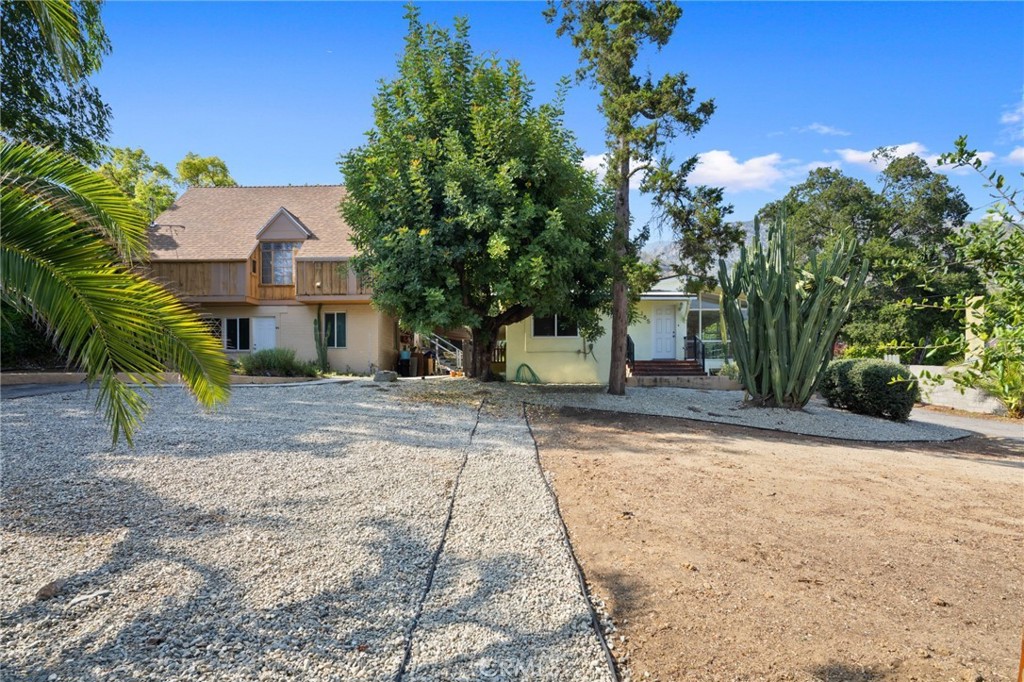 181 E Alegria Avenue