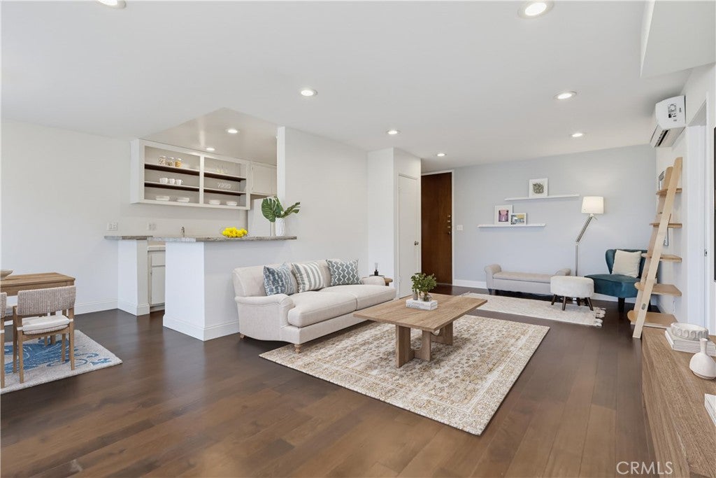 8738 Delgany 301