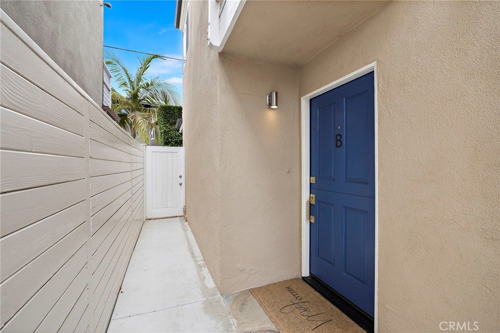 Photo of 214 20th Street #B, Newport Beach, CA 92663 (MLS # LG26195301)