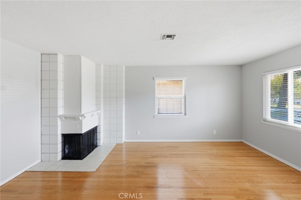 1160 E 27th