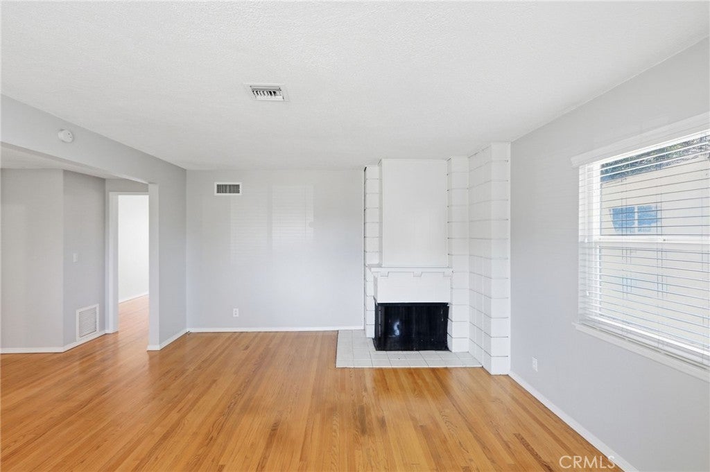 1160 E 27th
