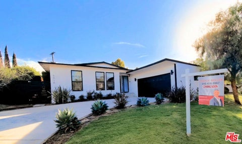 Photo of 5818 W 78th Place, Los Angeles, CA 90045 (MLS # 26102282)