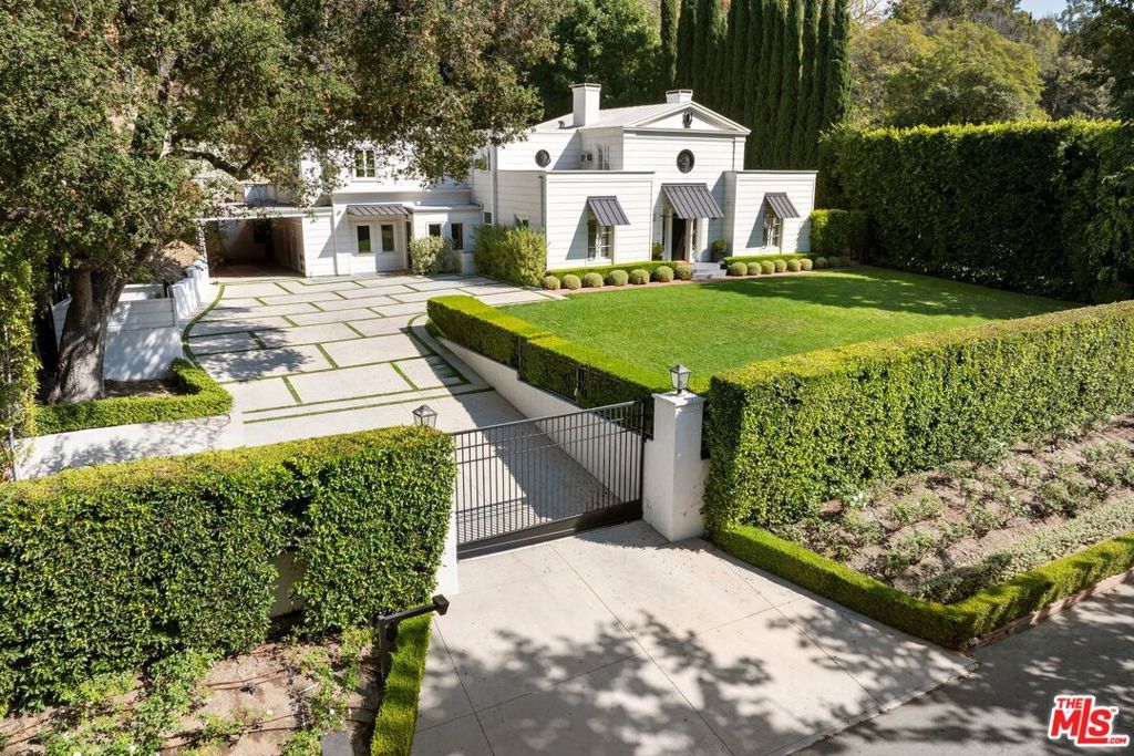 Photo of 880 Stone Canyon Road, Los Angeles, CA 90077 (MLS # 25601325)