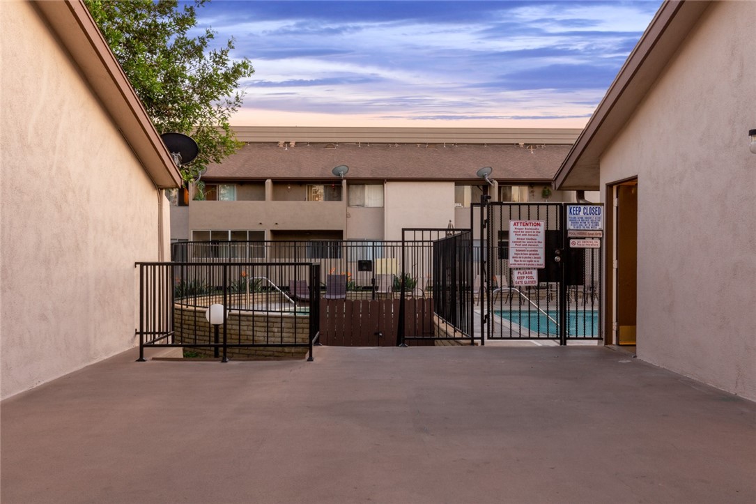Wilshire Westmont HOA - Residential