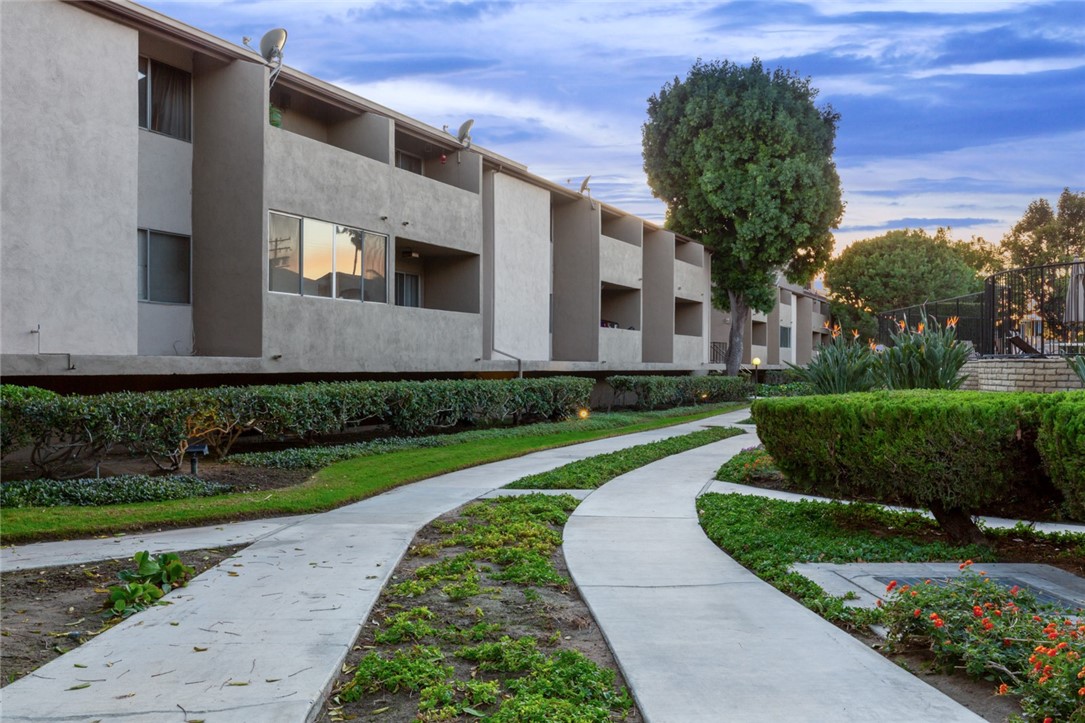 Wilshire Westmont HOA - Residential