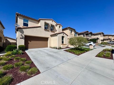 Photo of 38572 Rosegate Place, Murrieta, CA 92563 (MLS # SW26011763)