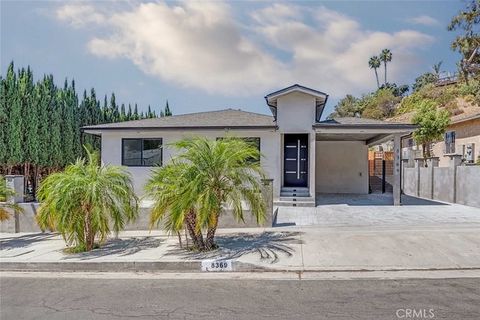 Photo of 8369 Vine Valley Drive, Sun Valley, CA 91352 (MLS # SR25254828)