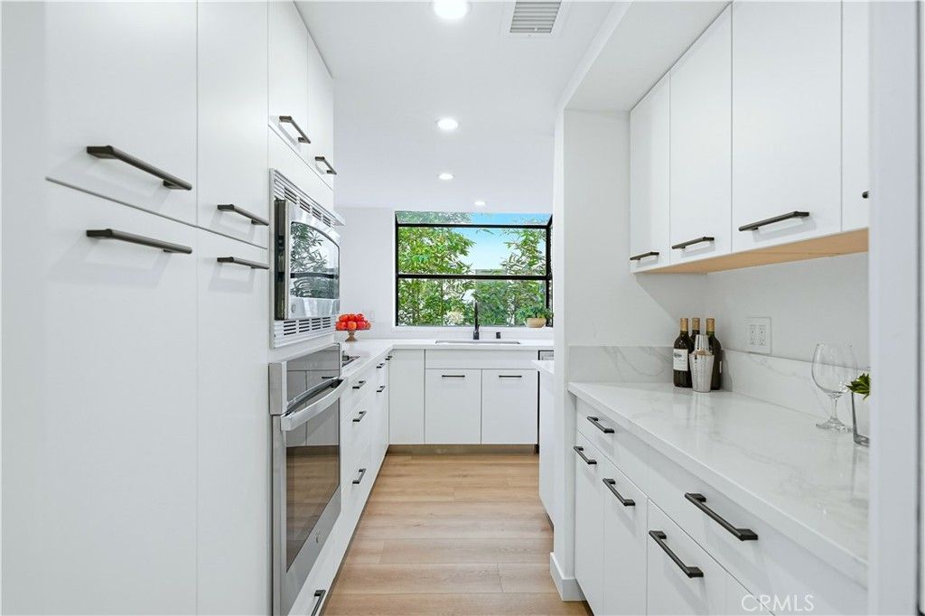 Photo of 11601 Montana Ave #7, Brentwood, CA 90049 (MLS # OC26007564)