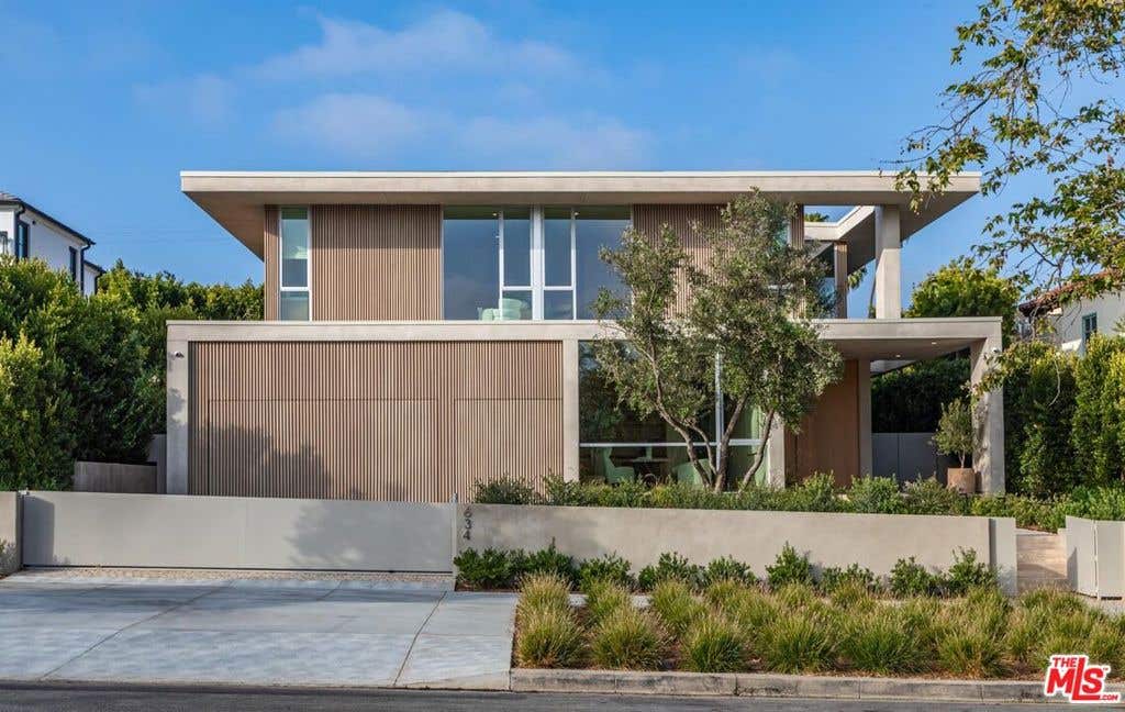 Photo of 634 Moreno Avenue, Los Angeles, CA 90049 (MLS # 26847903)