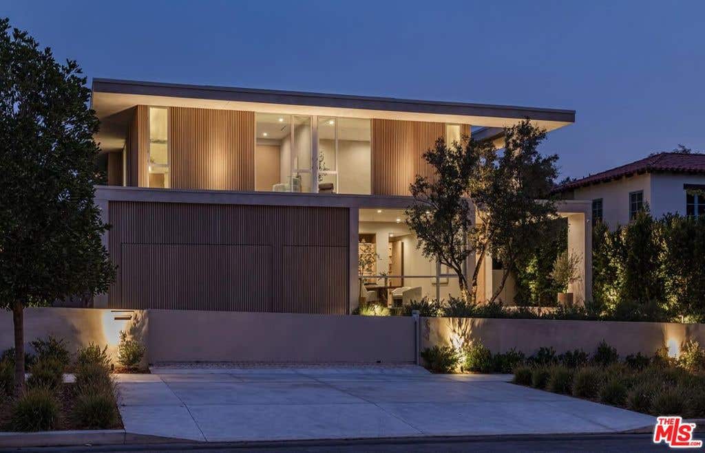 Photo of 634 Moreno Avenue, Los Angeles, CA 90049 (MLS # 26847903)
