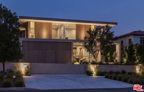 Photo of 634 Moreno Avenue, Los Angeles, CA 90049 (MLS # 26847903)