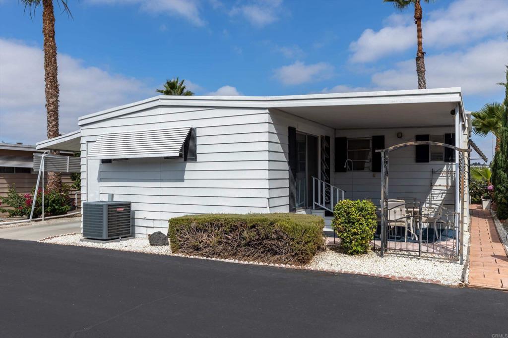 718 Sycamore Ave 202