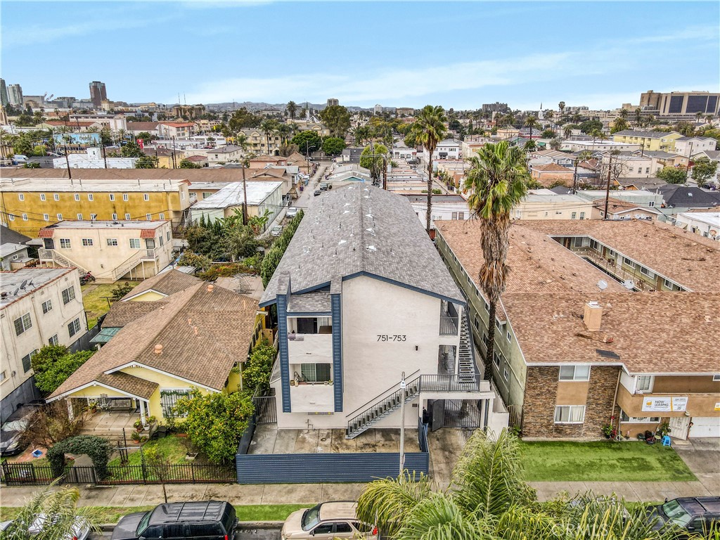 751 Cerritos Avenue