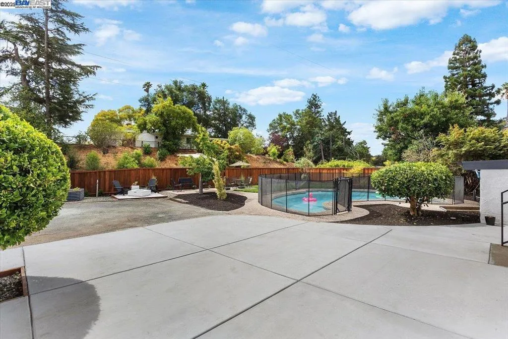 Lafayette, California 94549, United States, 3 Bedrooms Bedrooms, ,2 BathroomsBathrooms,Residential,Active,209967