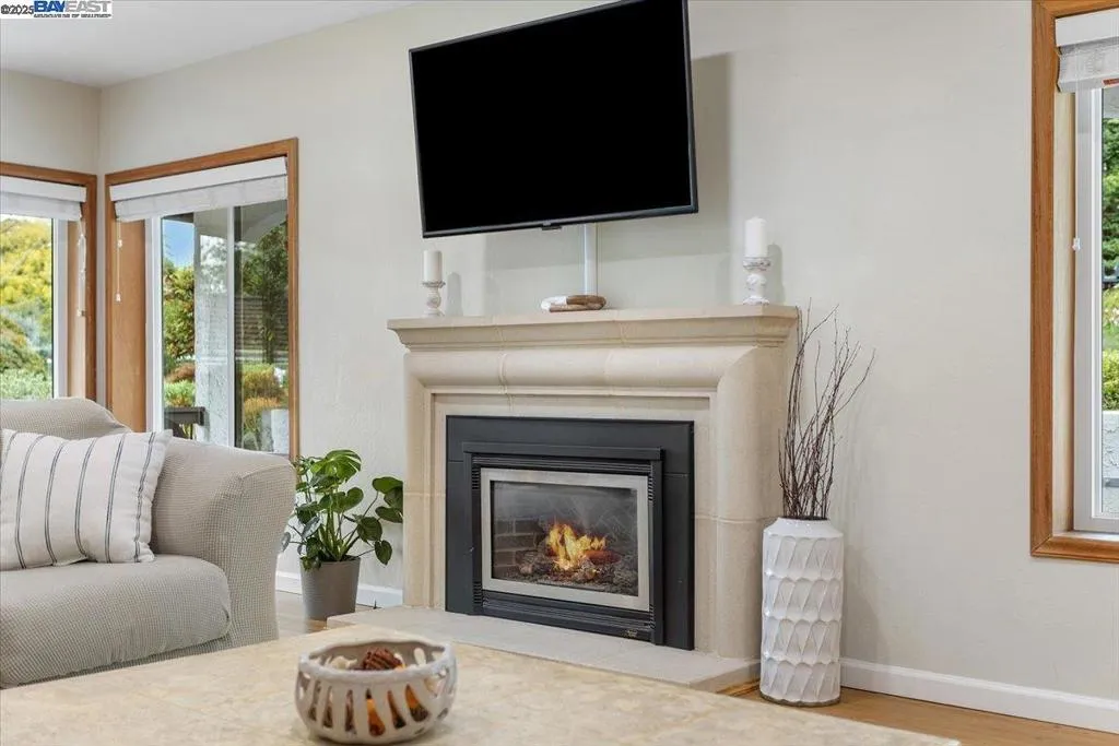 Lafayette, California 94549, United States, 3 Bedrooms Bedrooms, ,2 BathroomsBathrooms,Residential,Active,209967