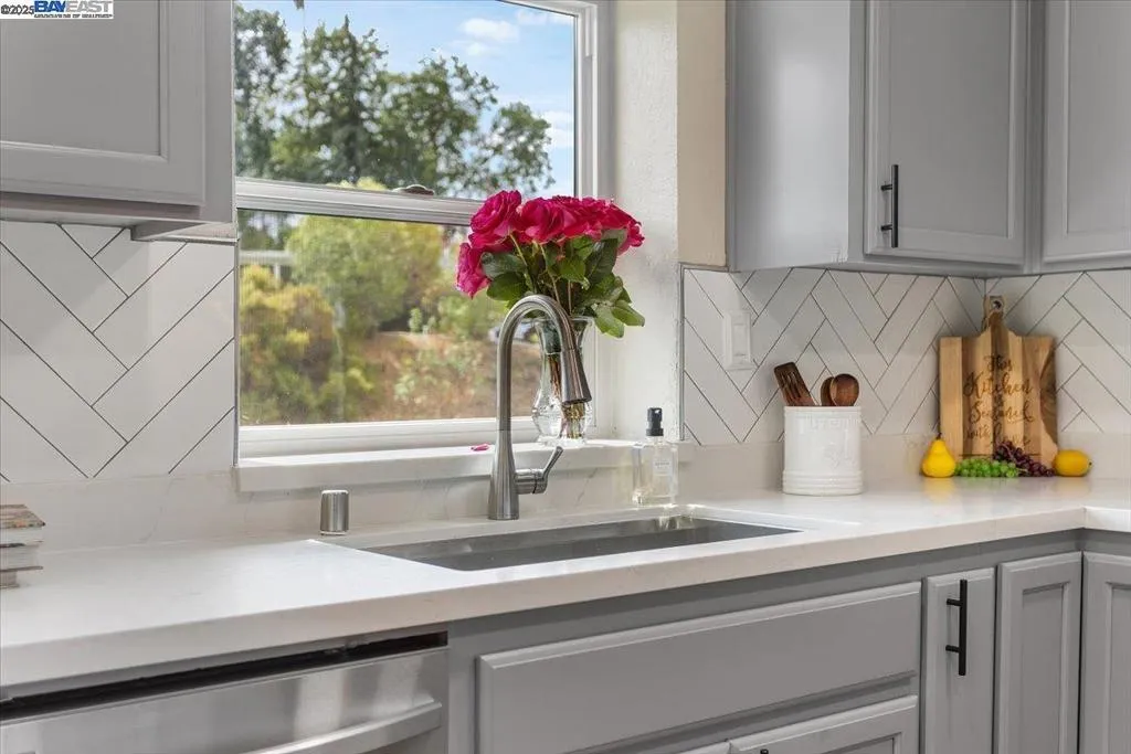 Lafayette, California 94549, United States, 3 Bedrooms Bedrooms, ,2 BathroomsBathrooms,Residential,Active,209967