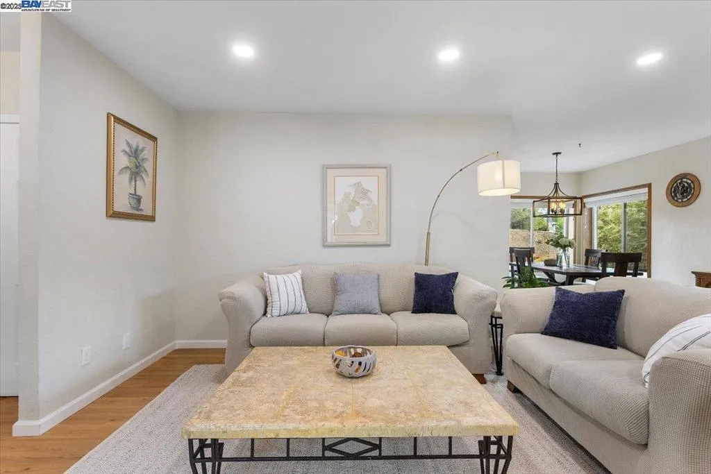 Lafayette, California 94549, United States, 3 Bedrooms Bedrooms, ,2 BathroomsBathrooms,Residential,Active,209967