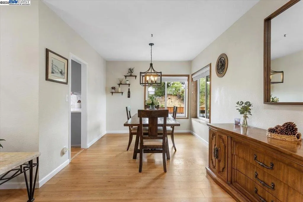 Lafayette, California 94549, United States, 3 Bedrooms Bedrooms, ,2 BathroomsBathrooms,Residential,Active,209967