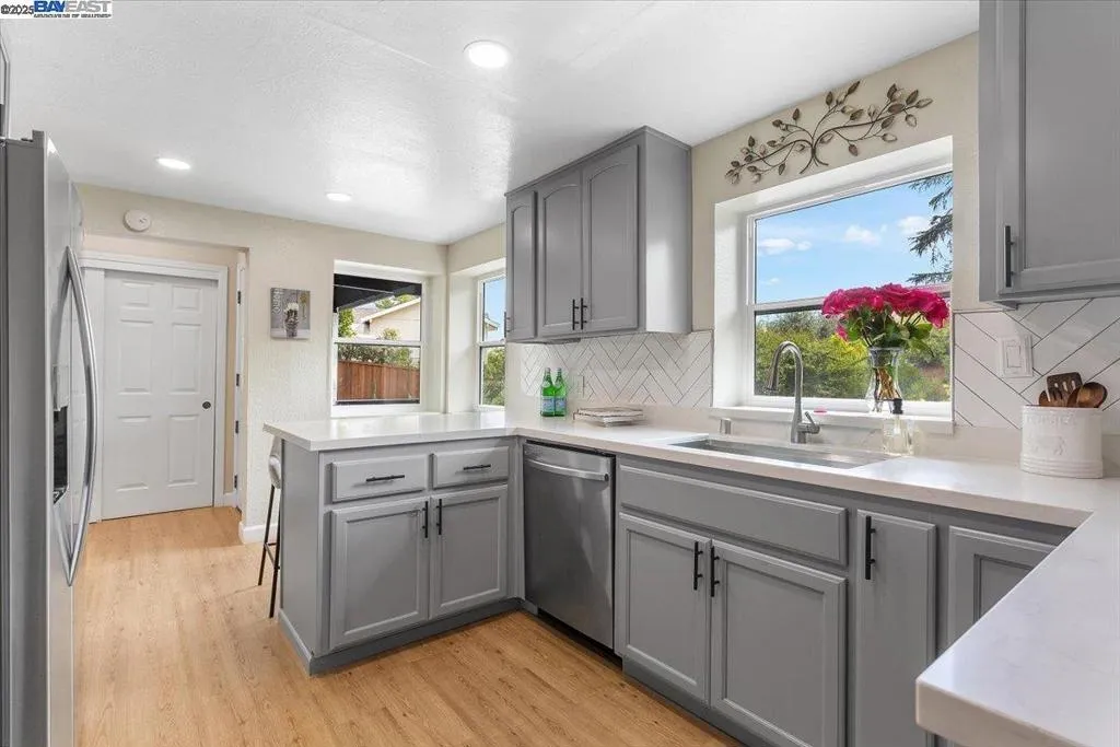 Lafayette, California 94549, United States, 3 Bedrooms Bedrooms, ,2 BathroomsBathrooms,Residential,Active,209967