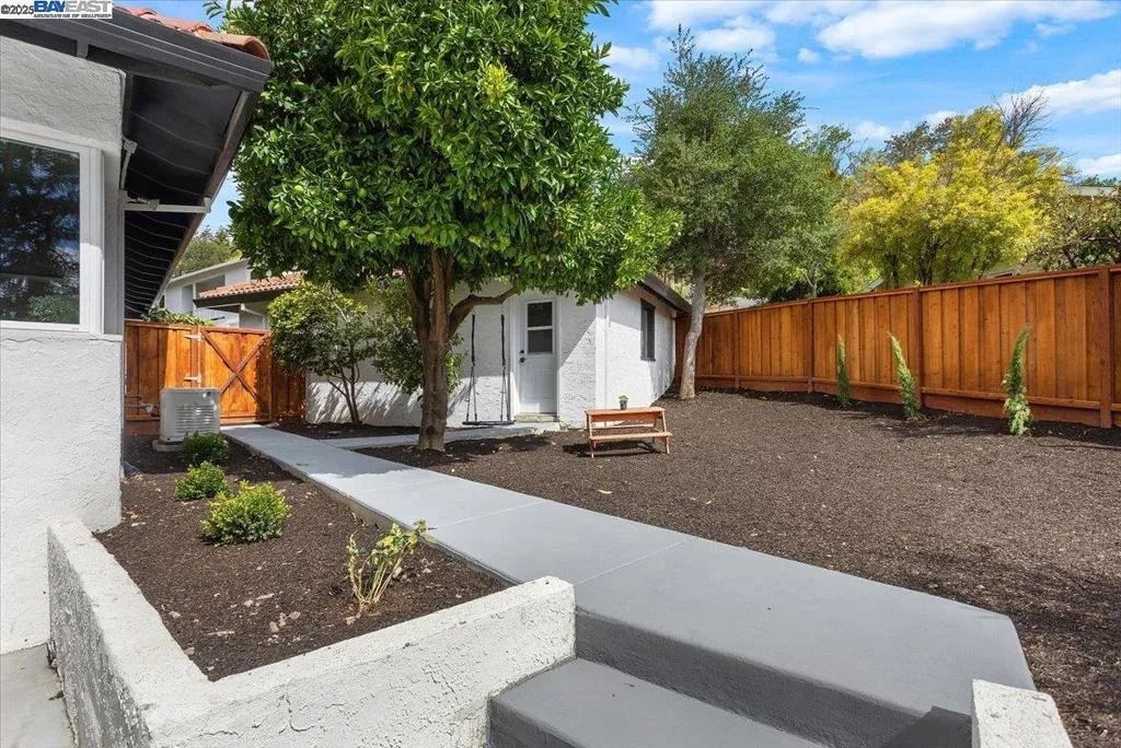 Lafayette, California 94549, United States, 3 Bedrooms Bedrooms, ,2 BathroomsBathrooms,Residential,Active,209967