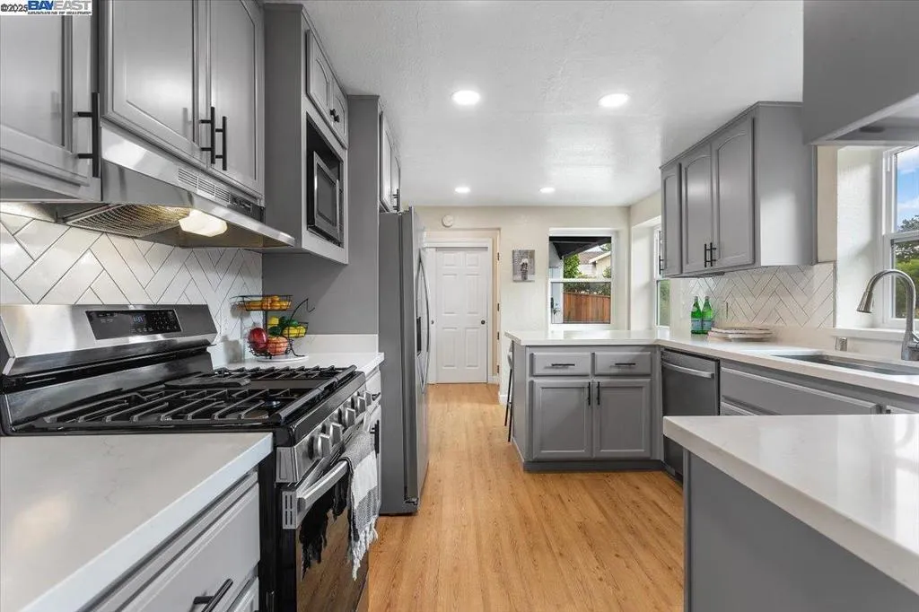 Lafayette, California 94549, United States, 3 Bedrooms Bedrooms, ,2 BathroomsBathrooms,Residential,Active,209967