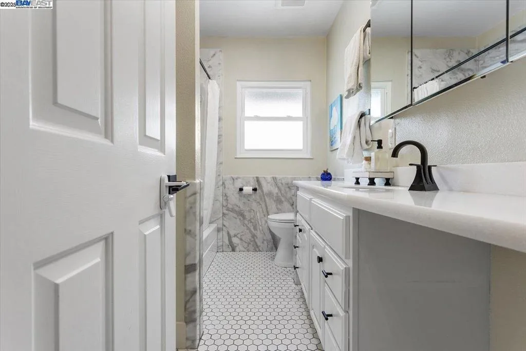 Lafayette, California 94549, United States, 3 Bedrooms Bedrooms, ,2 BathroomsBathrooms,Residential,Active,209967