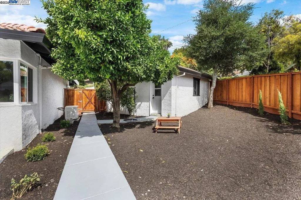 Lafayette, California 94549, United States, 3 Bedrooms Bedrooms, ,2 BathroomsBathrooms,Residential,Active,209967