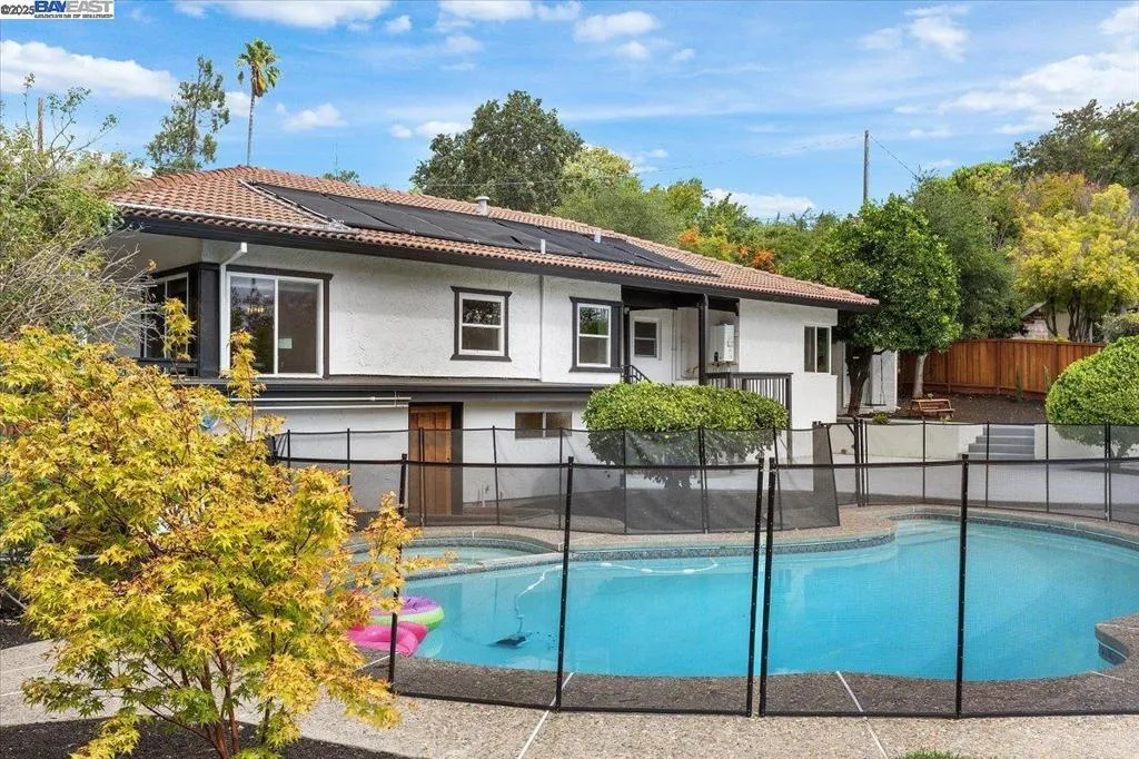 Lafayette, California 94549, United States, 3 Bedrooms Bedrooms, ,2 BathroomsBathrooms,Residential,Active,209967