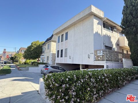 Photo of 1438 S Canfield Avenue #2, Los Angeles, CA 90035 (MLS # 26667673)