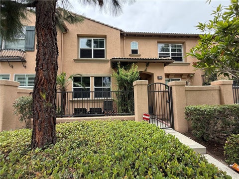 Photo of 56 Trailing Vine, Irvine, CA 92602 (MLS # OC26127693)