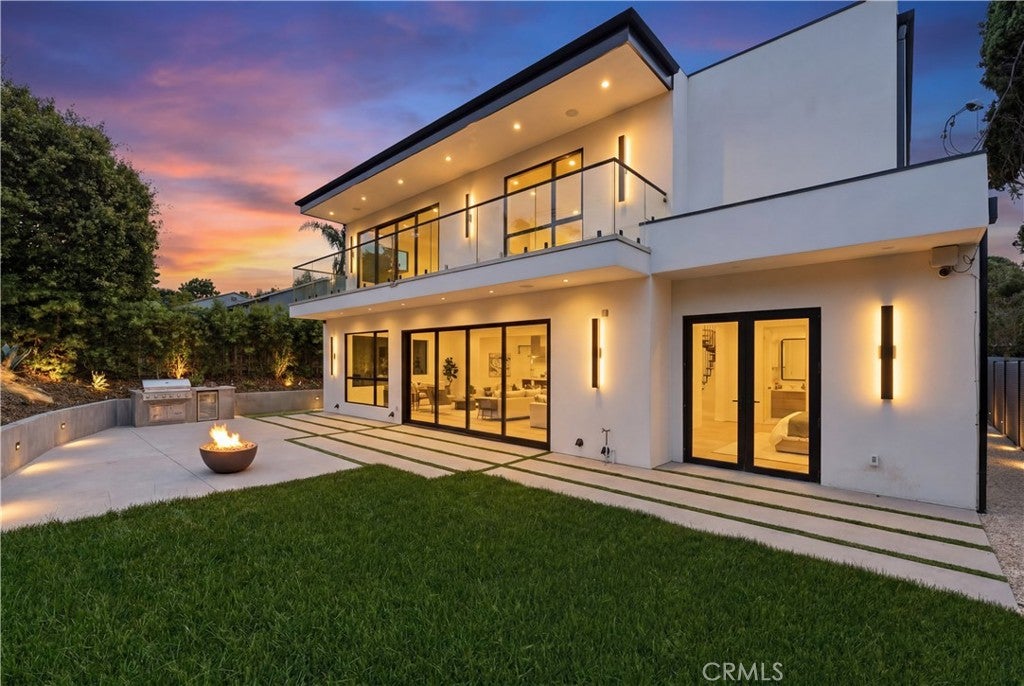 Photo of 13231 Warren AVE, Los Angeles, CA 90066 (MLS # OC26114654)