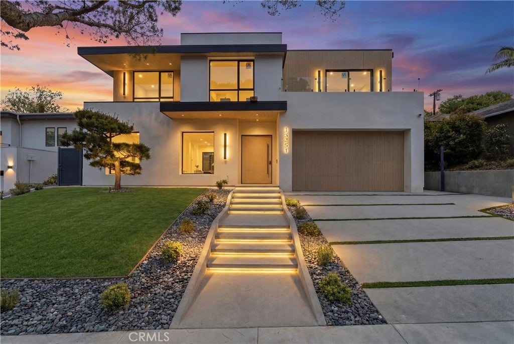 Photo of 13231 Warren AVE, Los Angeles, CA 90066 (MLS # OC26114654)