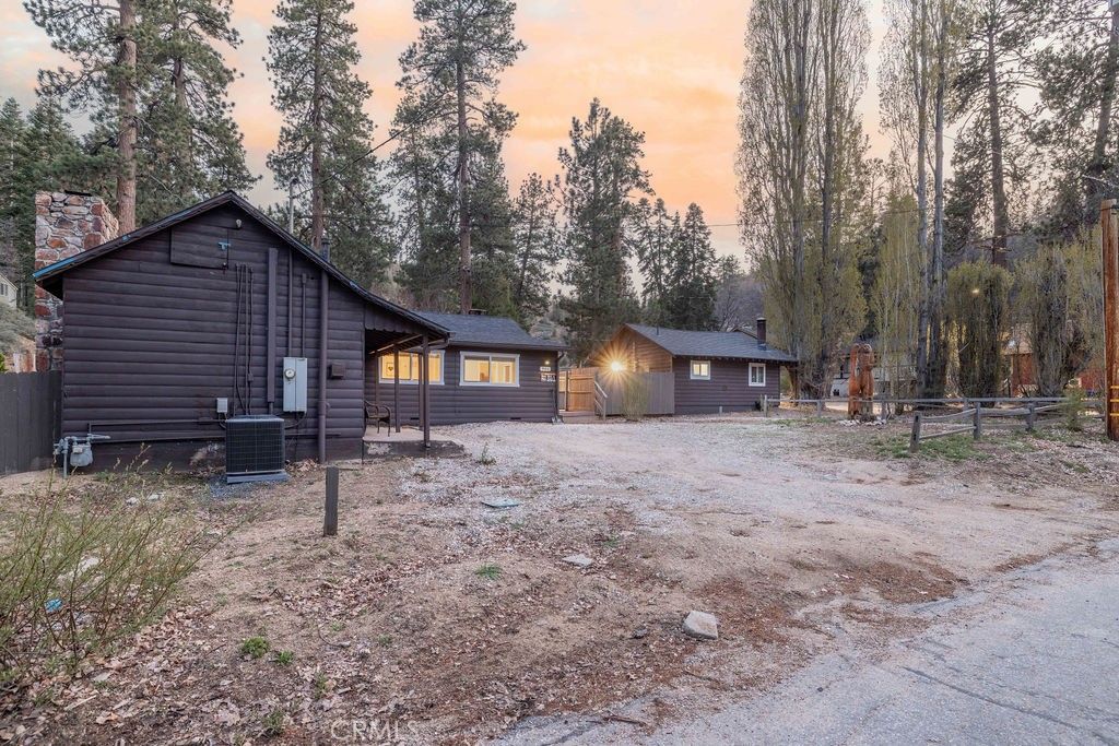 Photo of 986 Cameron Drive, Big Bear Lake, CA 92315 (MLS # IG26084394)