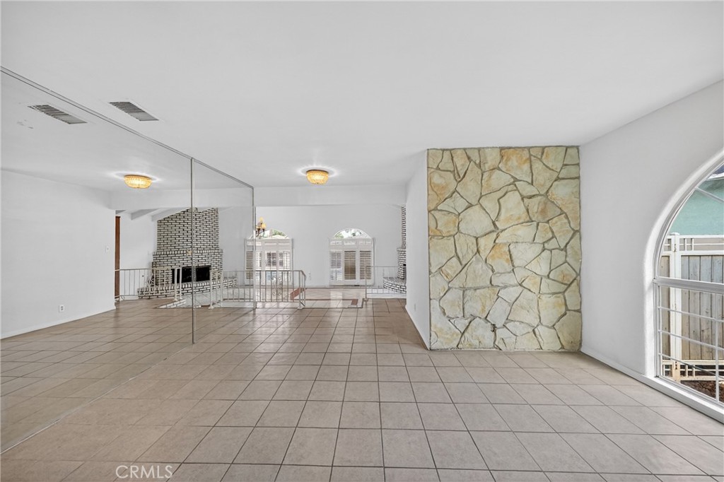 10529 La Mirada
