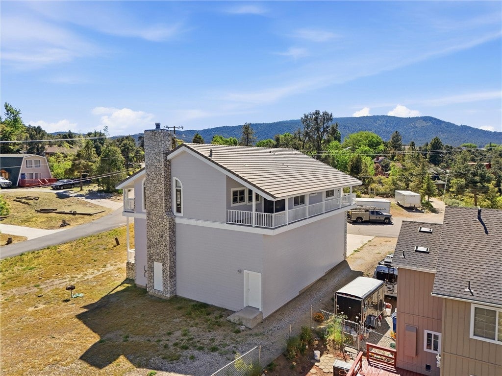 8905 Deer Trail
