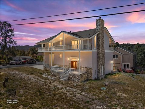 Photo of 8905 Deer Trail TRL, Frazier Park, CA 93225 (MLS # PW26105632)