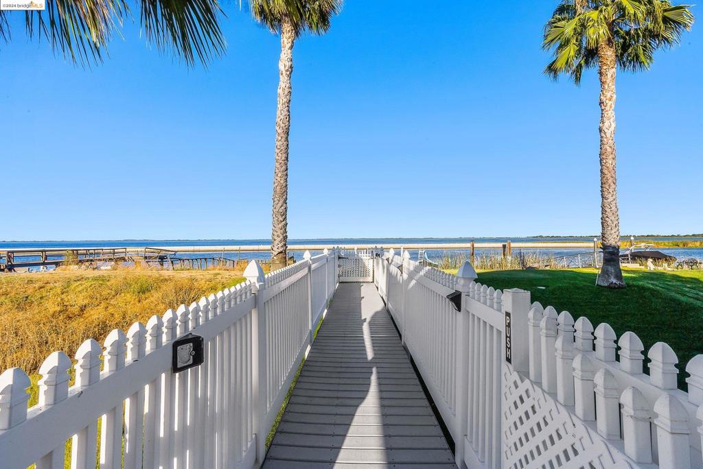 WATERFRONT - Residential