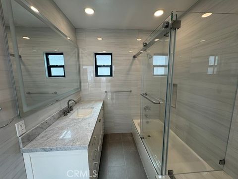 Photo of 130 S Harper Ave, Los Angeles, CA 90048 (MLS # SR26071942)