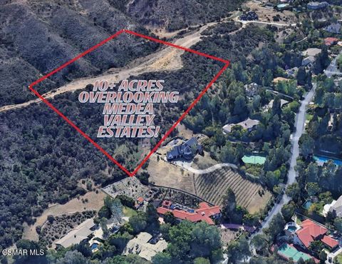 Photo of 29266 Wagon Road, Agoura Hills, CA 91301 (MLS # 226001839)