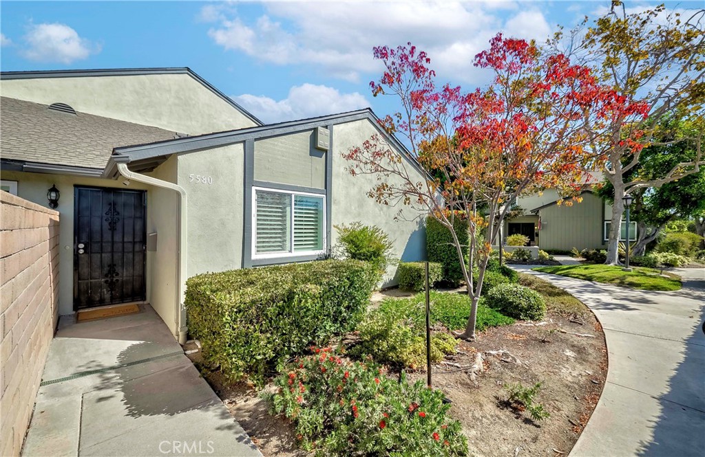 Welcome to this desirable end-unit home in the Summertree Village community of Buena Park. This charming single-story residence offers 3 bedrooms and 2 bathrooms with a bright open floor plan, vaulted ceilings, recessed lighting, and laminated flooring throughout. The updated kitchen with modern cabinets opens to the living and dining areas, creating a functional and inviting space for everyday living and entertaining.
Additional features include central A/C and heating, an attached 2-car garage, and community amenities such as a pool, clubhouse, and RV parking—all with low HOA dues. Its prime location provides easy access to parks, markets, and a variety of local restaurants, making it a perfect balance of comfort and convenience.
Don’t miss the opportunity to own this rare end-unit home in one of Buena Park’s most welcoming neighborhoods.