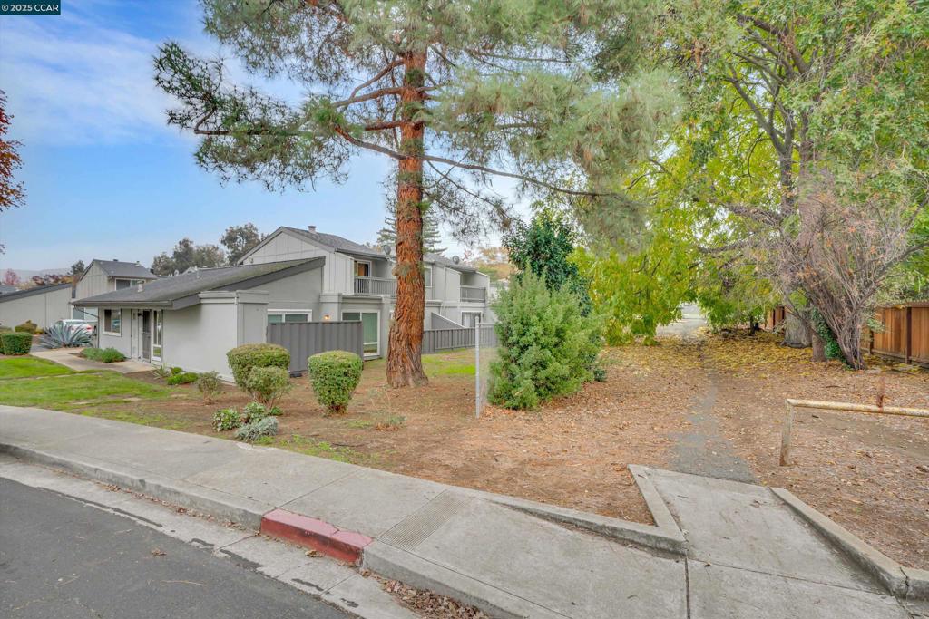 DIABLO COMMONS - Residential