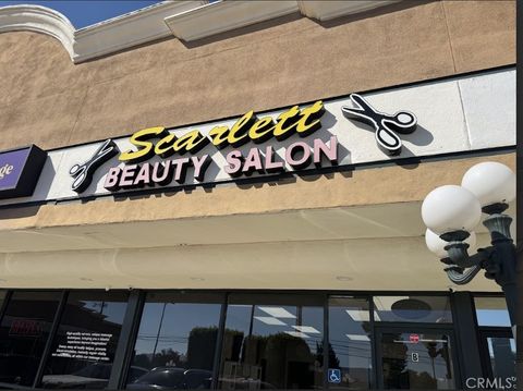 16935 Vanowen Lake Balboa CA 91406