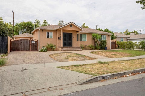 Photo of 6863 Yarmouth Ave, Reseda, CA 91335 (MLS # GD26194651)