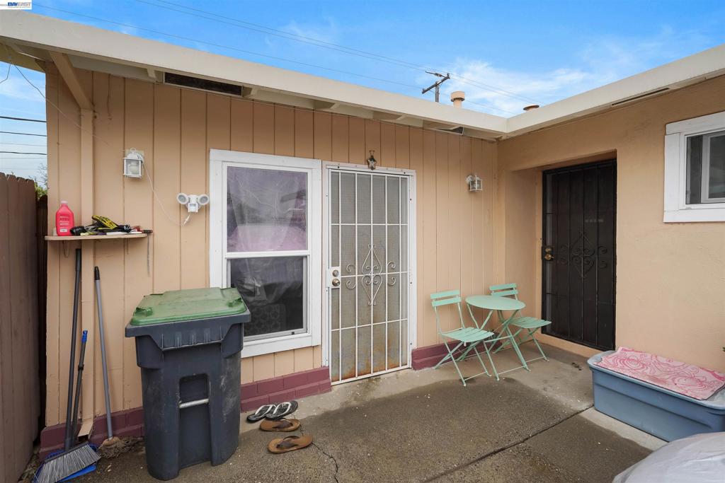 1712 Utah St