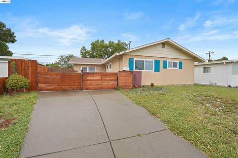 Photo of 1712 Utah St St, Fairfield, CA 94533 (MLS # 41132700)