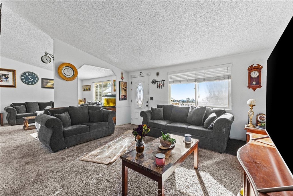 33945 Red Mountain